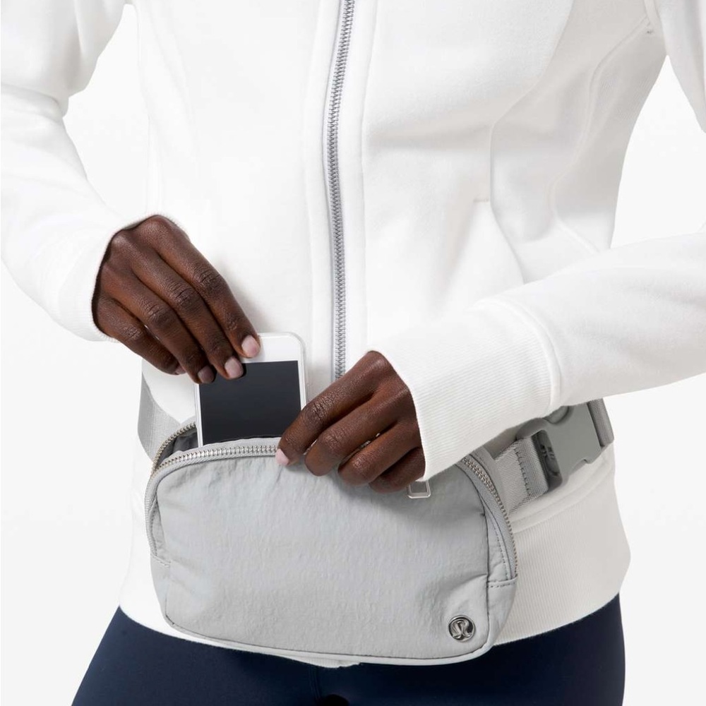 EUC Lululemon Everywhere Belt Bag 1L - Silver Drop